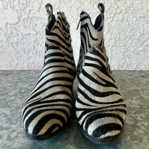 NWT Divine Follie Zebra Calf Hair Ankle Booties Boots Italy size 7.5